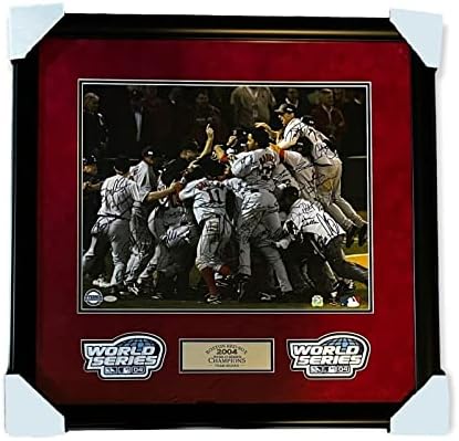 2004 Dünya Serisi Boston Red Sox Takımı İmzalı Otomatik Fotoğraf Çerçeveli 28x28 Steiner İmzalı MLB Fotoğrafları